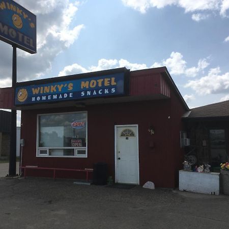 Winkys Motel Estevan Экстерьер фото