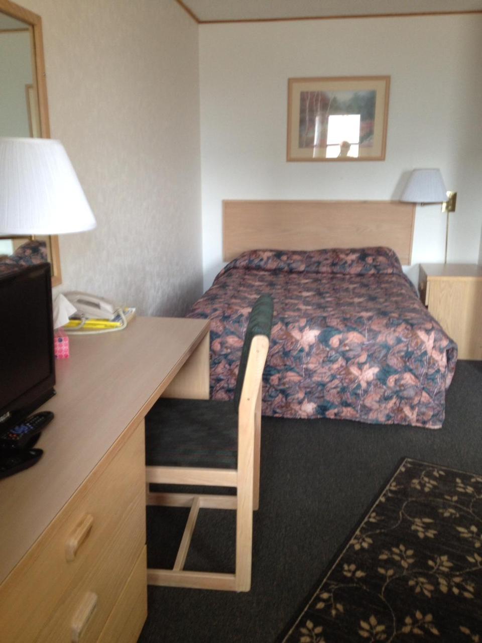 Winkys Motel Estevan Экстерьер фото